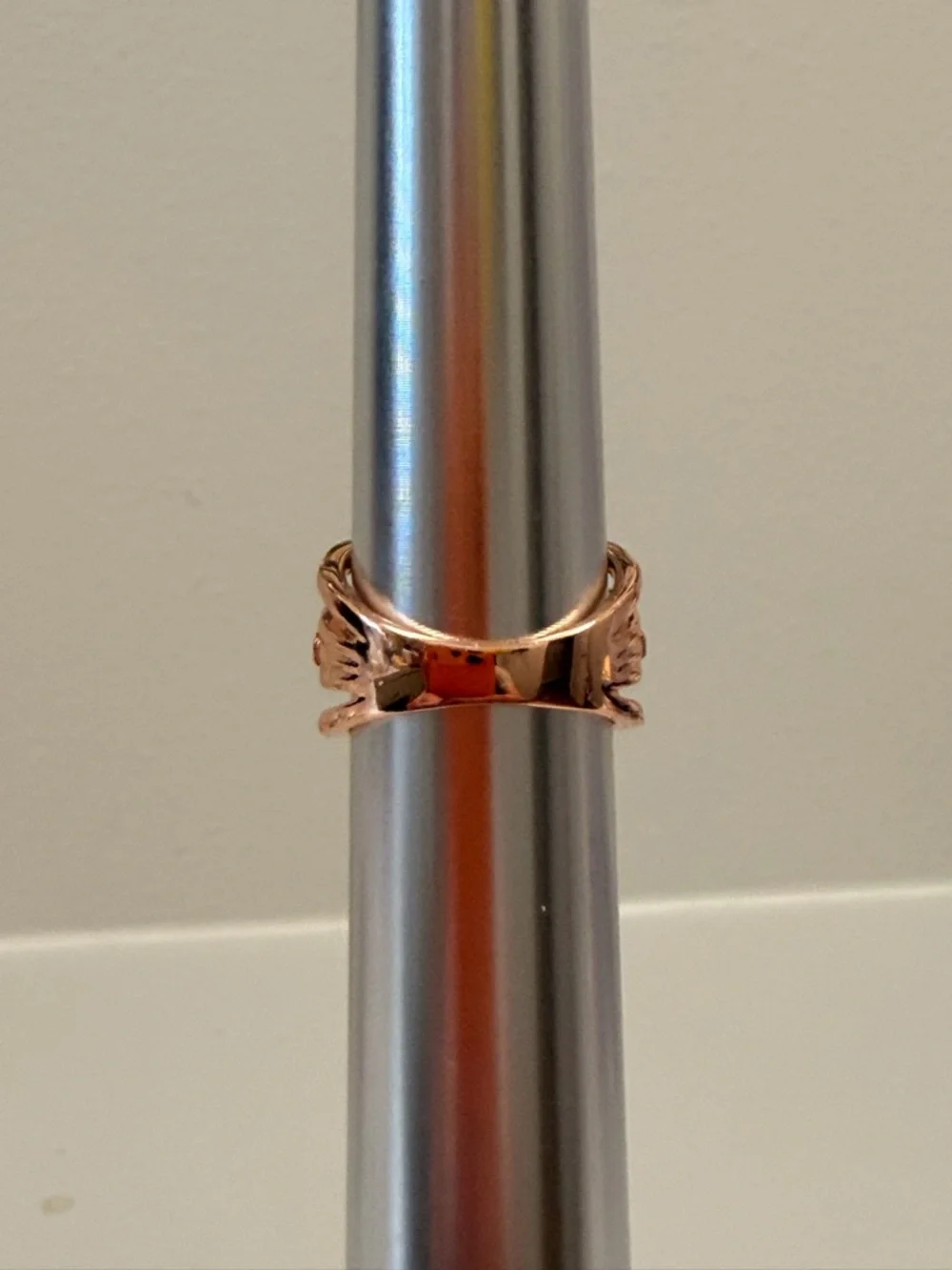 Bomb Party NWOT! Rose Gold-Plated Multi-Band Ring with Peridot Green Stones - Picture 4 of 7
